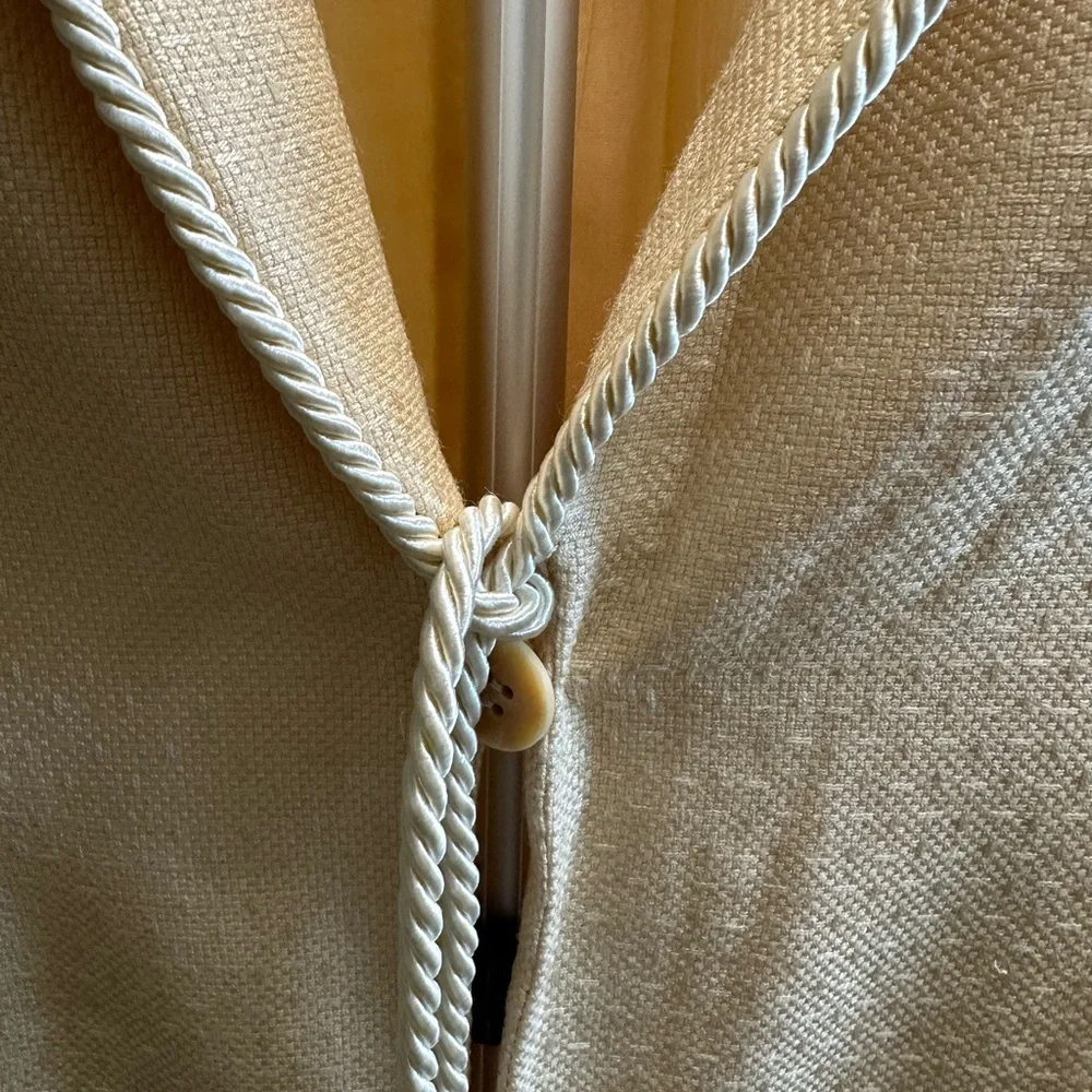 Giorgio Armani Elegant Cream Blazer - Picture 3 of 15